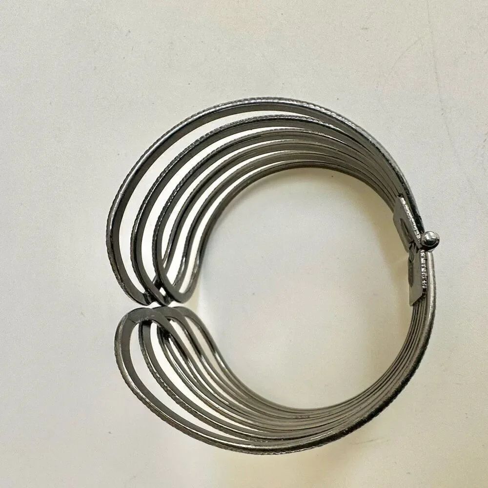 Grey hinged bangle bracelet - Picture 6 of 8